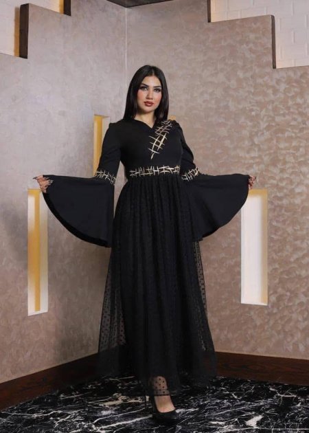 أسود