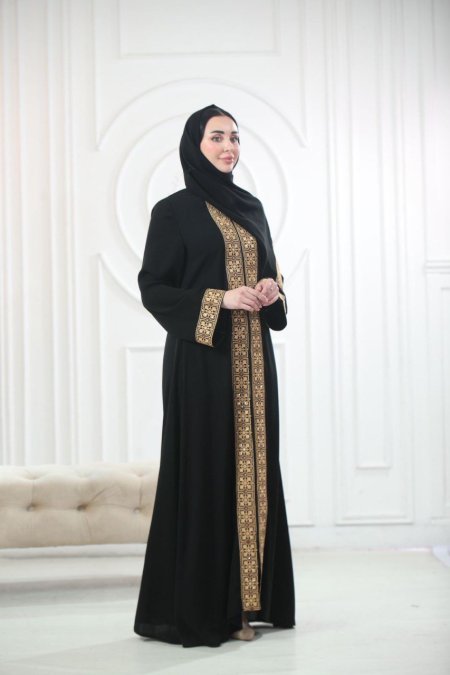 اسود وذهبي