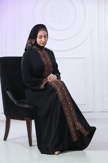 اسود وبني